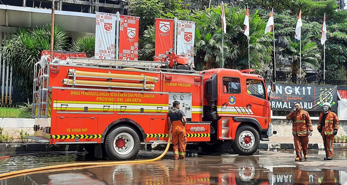 Petugas Damkar Yang Mempunyai Banyak Sekali Pekerjaan