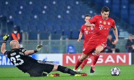 Penyerang Depan Dalam Permainan Olahraga Sepak Bola