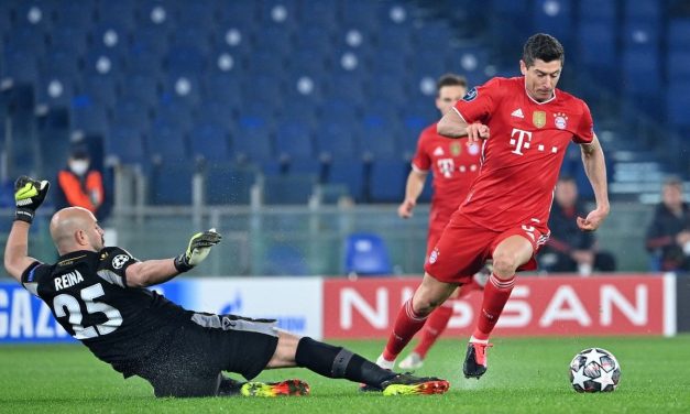 Penyerang Depan Dalam Permainan Olahraga Sepak Bola