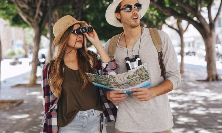 Seorang Penjelajah Negara Atau Traveler Yang Bertujuan Wisata