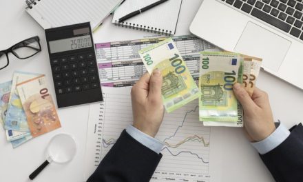 Pengeluaran Biaya Dalam Rumah Tangga Maupun Negara