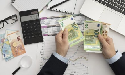 Pengeluaran Biaya Dalam Rumah Tangga Maupun Negara