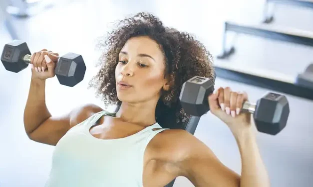 Olahraga Dengan Barbel Atau Angkat Beban Membentuk Badan