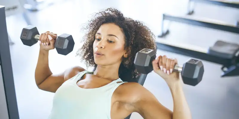 Olahraga Dengan Barbel Atau Angkat Beban Membentuk Badan