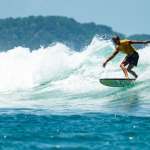 Para Peselancar Air Memerlukan Persiapan Dan Keamanan