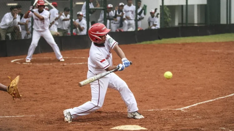 Permainan Softball Yang Di Lakukan Secara Beregu Atau Dua Tim