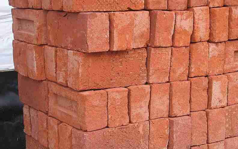 Pengolahan Tanah Liat Menjadi Batu Bata Bahan Bangunan