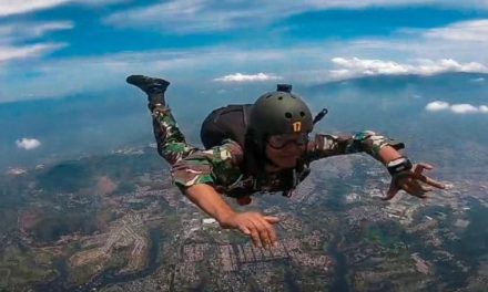 Olahraga Ekstrem Udara Terjun Payung Di Lakukan Militer