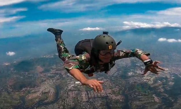 Olahraga Ekstrem Udara Terjun Payung Di Lakukan Militer