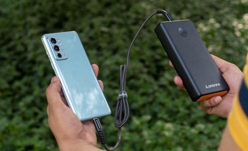 Perangkat Pengisian Handphone Dengan Adanya Powerbank