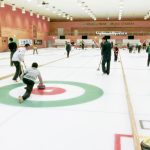 Kegiatan Musim Dingin Melakukan Olahraga Curling