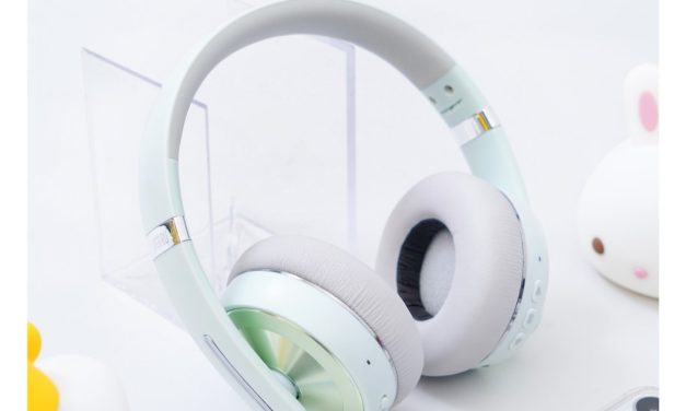 Perangkat Audio Earphones Yang Berukuran Kecil