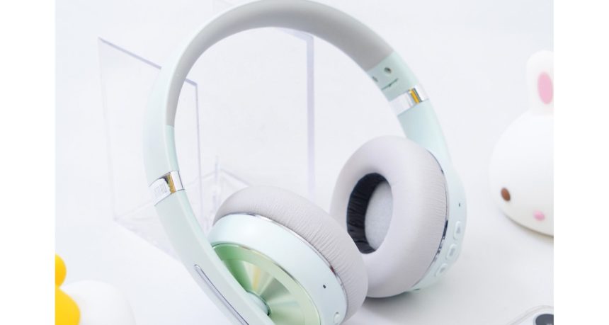 Perangkat Audio Earphones Yang Berukuran Kecil