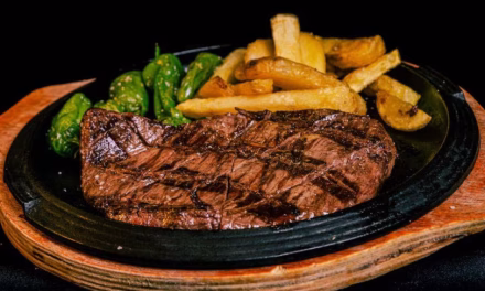 Makanan Mewah Steak Dengan Daging Pilihan Yang Lembut
