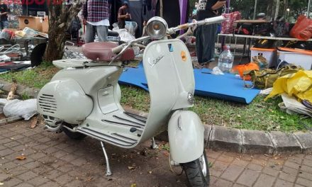 Kendaraan Antik Sebuah Motor Vespa Jadul