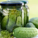 Sebuah Buah Acar Yang Ada Pada Beberapa Makanan