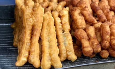 Makanan Stik Panjang Sebuah Hidangan Cakwe