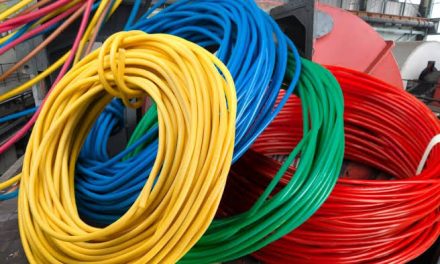Penghubung Listrik Atau Jaringan Dengan Kabel