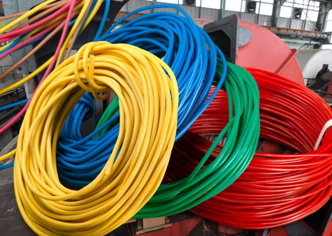 Penghubung Listrik Atau Jaringan Dengan Kabel