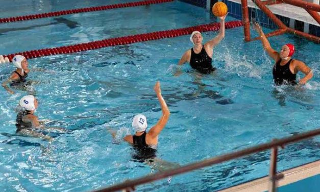 Olahraga Kolam Polo Air Untuk Memasukan Bola