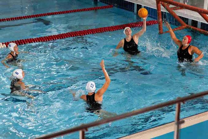 Olahraga Kolam Polo Air Untuk Memasukan Bola