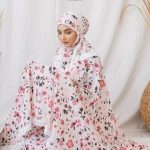Pemakaian Pakaian Khusus Mukenah Untuk Beribadah