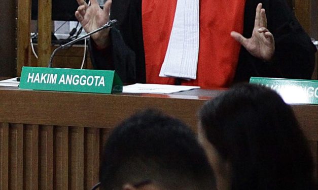 Pejabat Hakim Dalam Sebuah Lembaga Pengadilan