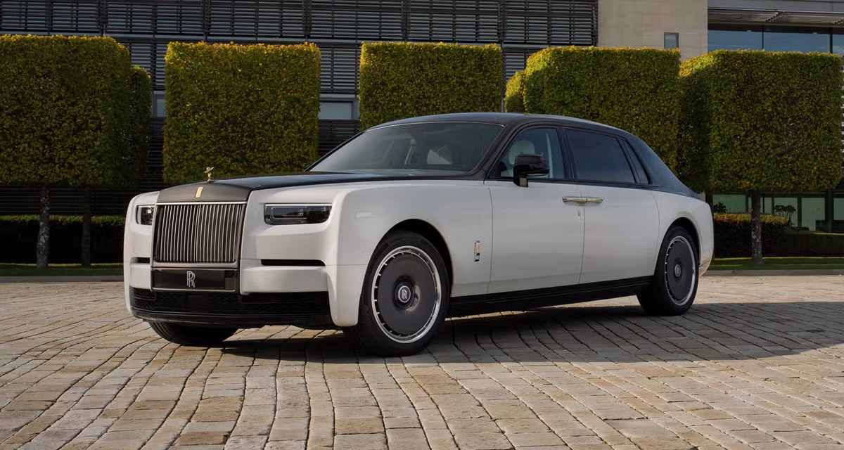 Kendaraan Mewah Rollsroyce Dengan Fasilitasnya