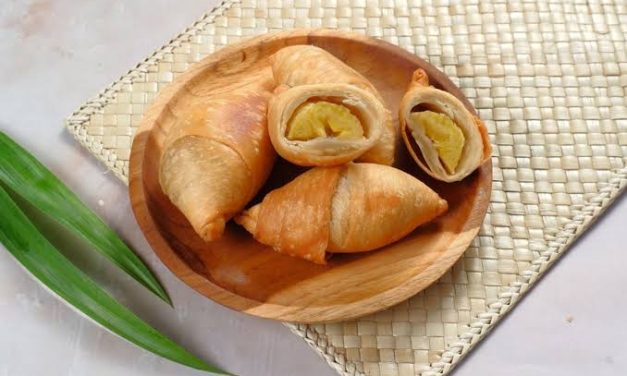 Camilan Jajan Molen Dengan Pisang Dan Varian Rasa