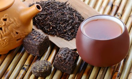 Sebuah Daun Teh Dengan Olahan Khusus Menjadi Minuman