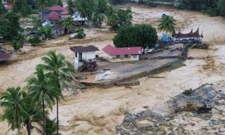 Kondisi Lingkungan Kebanjiran Dengan Ulah Masyarakat