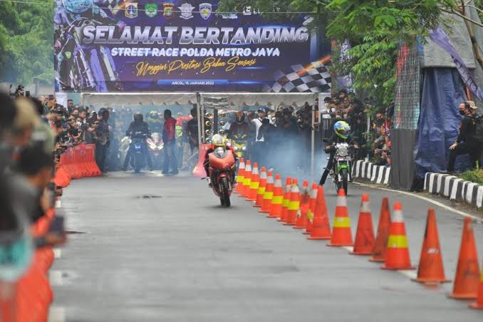 Kendaraan Modifikasi Kecepatan Pada Balapan Drag