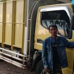 Suatu Kendaraan Truk Yang Berbobot Besar