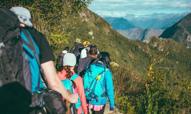 Kegiatan Seru Hiking Dalam Melewati Lintasan Alam