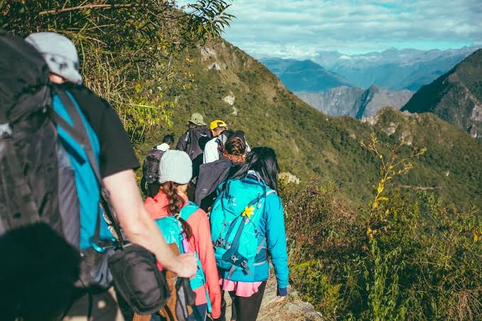 Kegiatan Seru Hiking Dalam Melewati Lintasan Alam