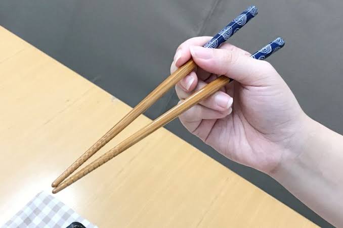 Peralatan Makanan Sumpit Dengan Dua Bilah Kayu