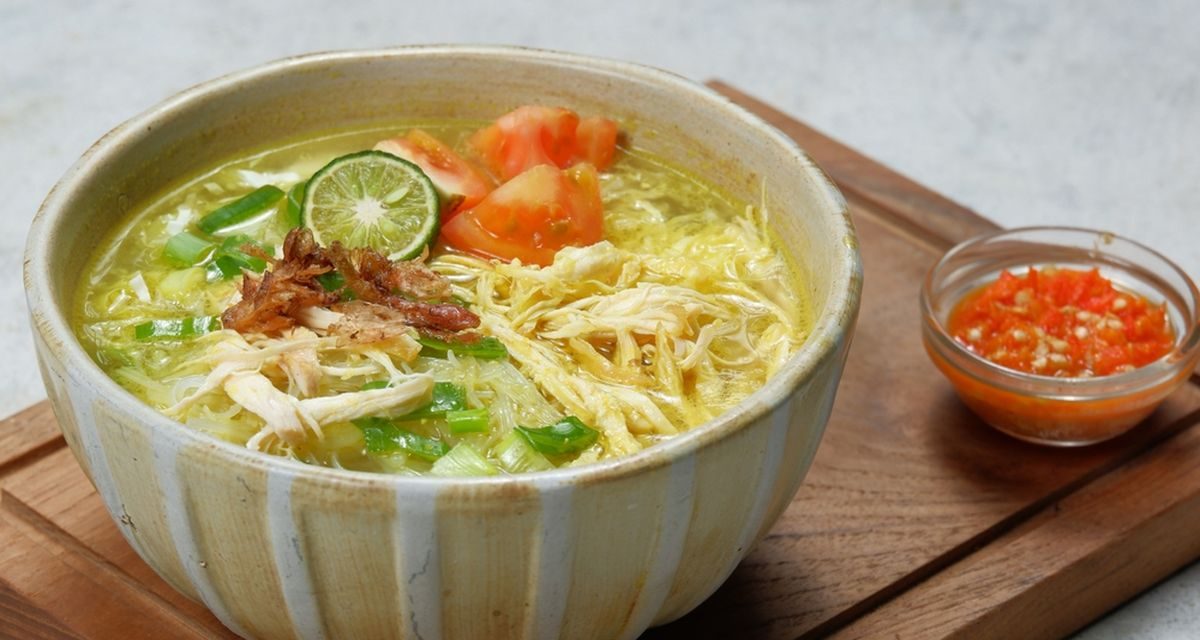Hidangan Tradisional Kuah Soto Dengan Isiannya