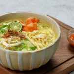 Hidangan Tradisional Kuah Soto Dengan Isiannya